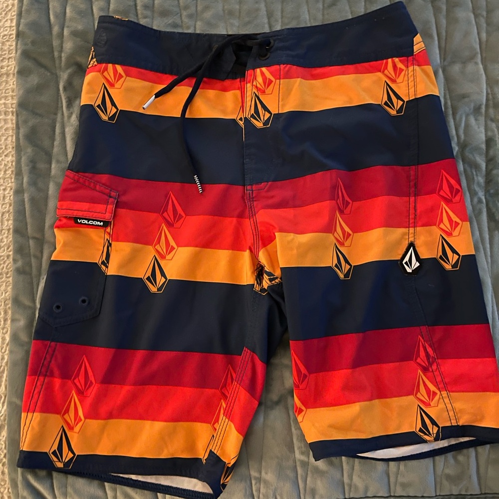 Like New Men’s Volcom Board Shorts